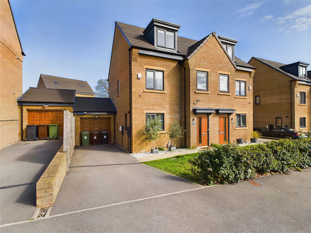 3 bed semidetached house for sale in Laburnum Gardens, Seacroft, Leeds