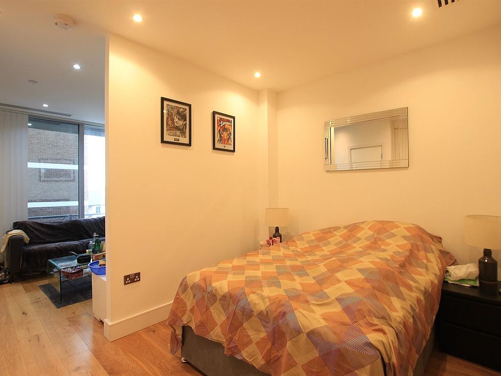 Studio to rent in Trinity Square, Staines Road, Hounslow TW3, £1,200
