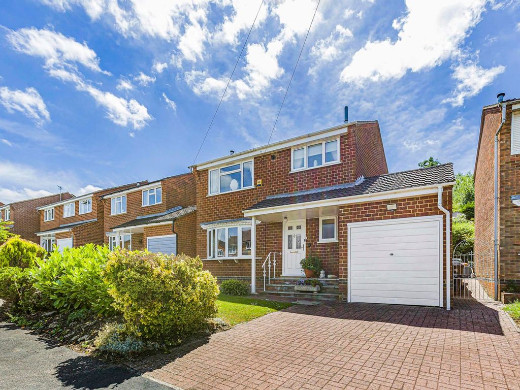 3 bed detached house for sale in Howe Close, Wheatley OX33, £485,000