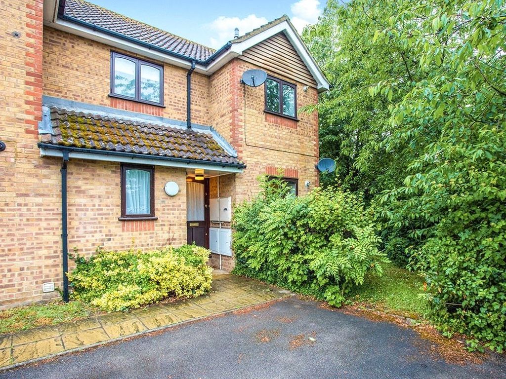 1 bed flat to rent in Hazel Court, Chalfont Road, Rickmansworth
