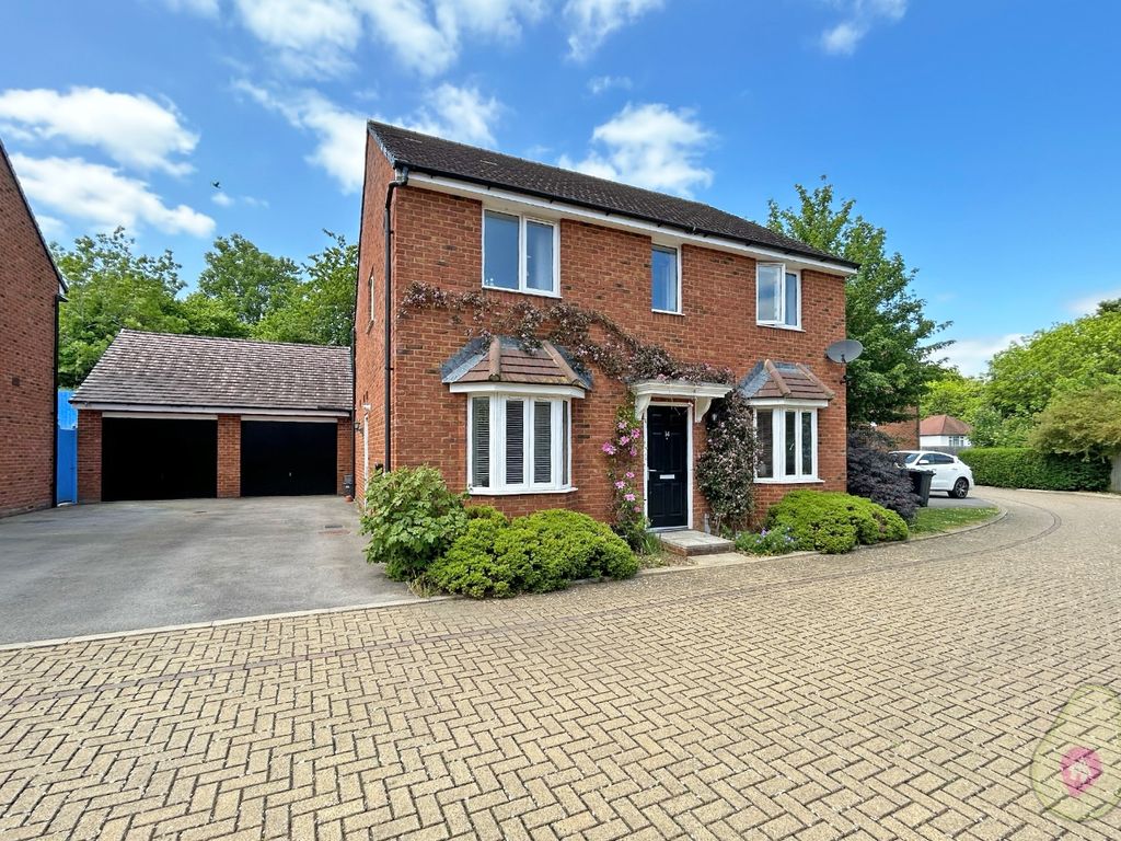 4 bed detached house for sale in Sandsdown Close, High HP12, £