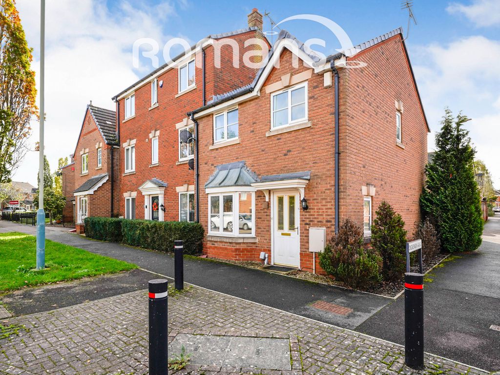 3 bed end terrace house to rent in The Boulevard, Taw Hill, Swindon