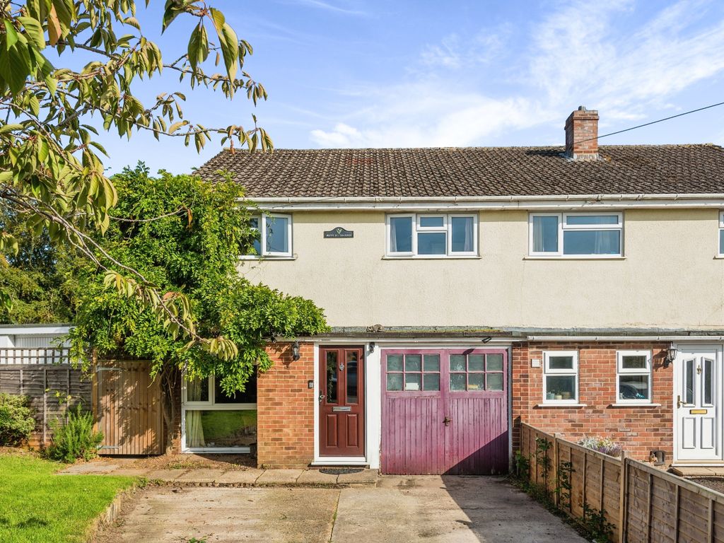 3 bed semidetached house for sale in Cold Ash Hill, Cold Ash RG18, £