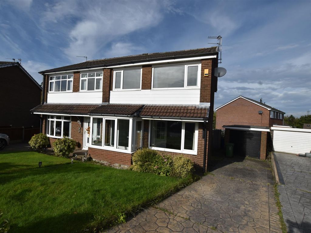 3 bed semidetached house to rent in Lodgeside, Clayton Le Moors