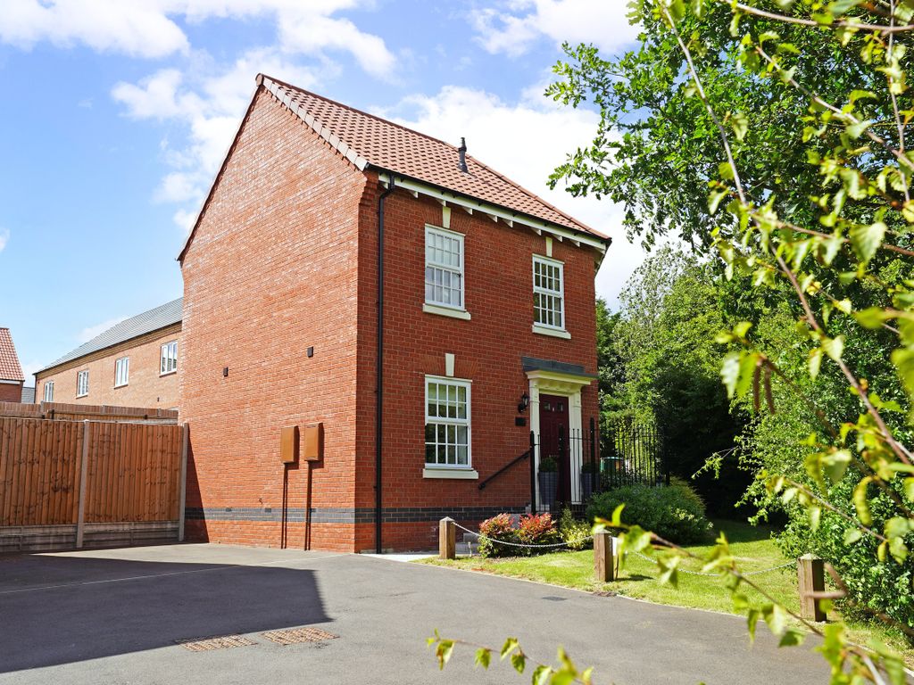 3 bed semidetached house for sale in Woolsthorpe Close, Melton Mowbray
