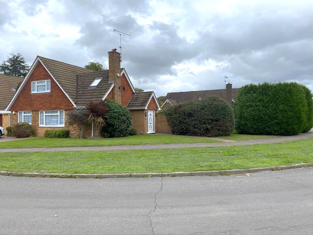 5 bed detached bungalow for sale in Brackenforde, Slough SL3 Zoopla