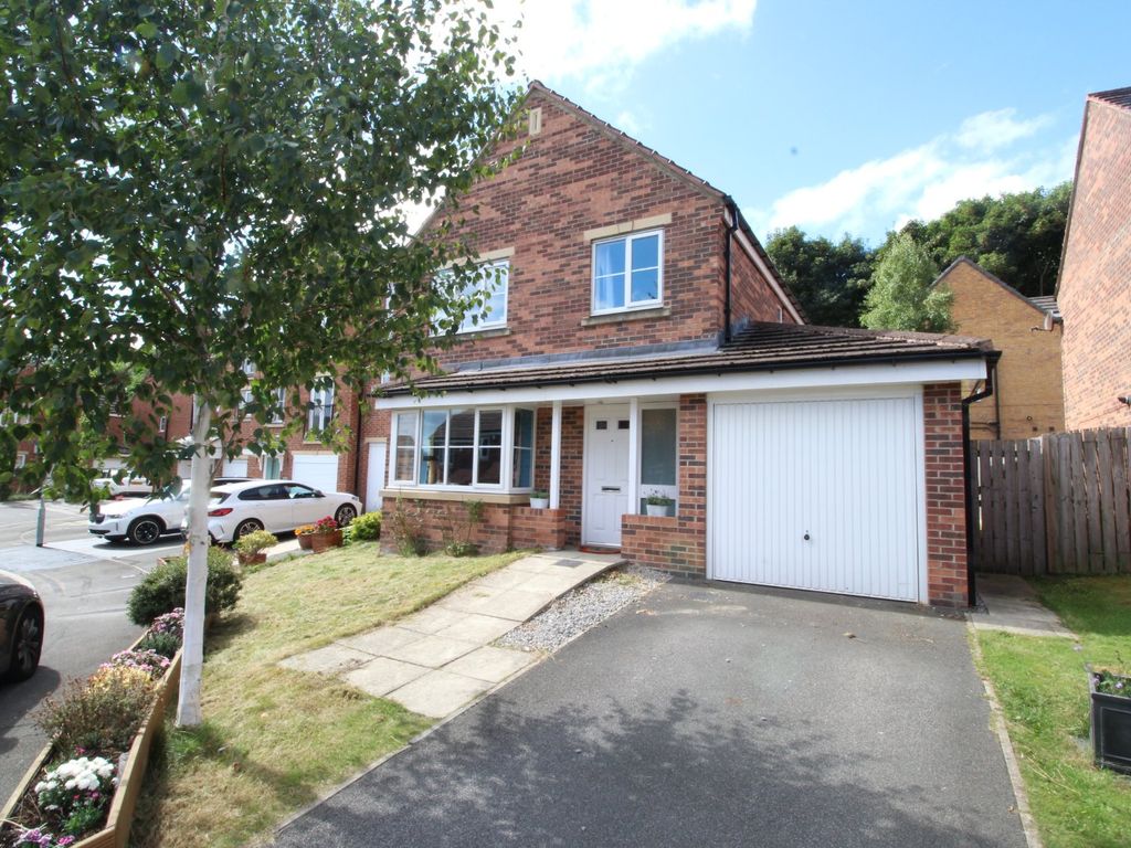 4 bed detached house for sale in Hawthorn Lane, Cleckheaton, West