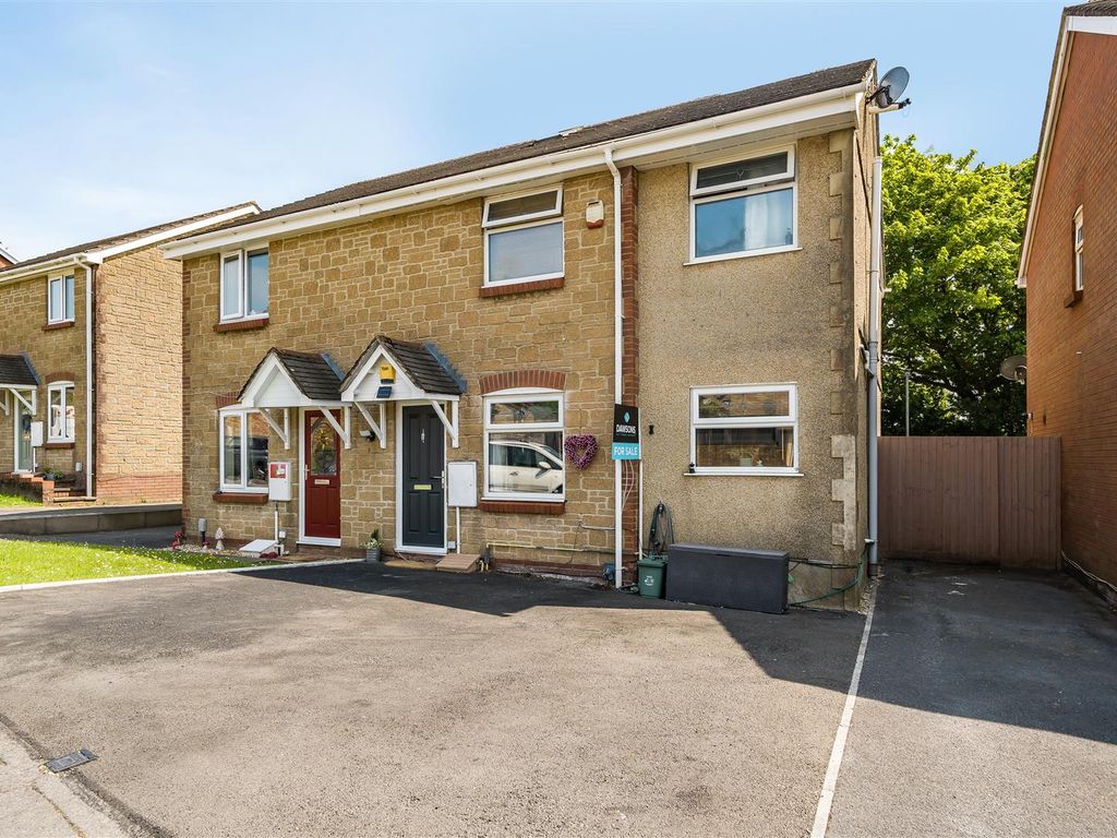 3 bed semidetached house for sale in Llwyn Carw, Maes Y Ffynnon