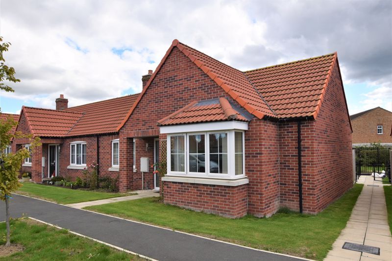 2 bed end terrace house for sale in Meadow Walk, Saxilby, Lincoln LN1