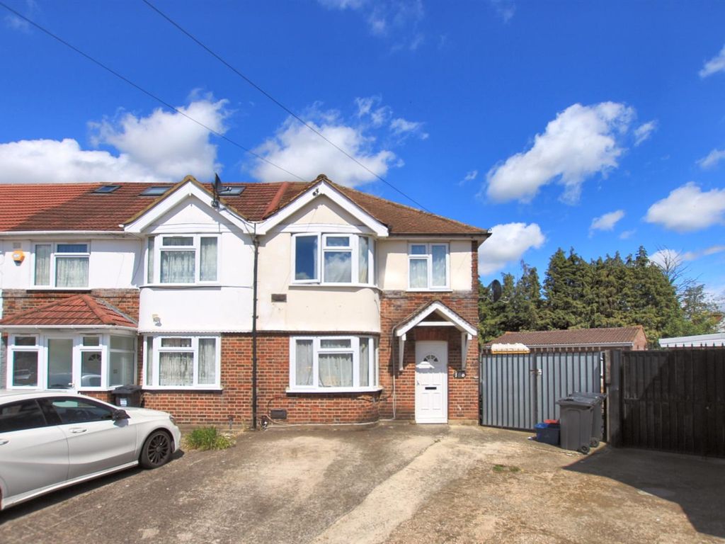 4 bed end terrace house for sale in Ash Grove, Heston TW5 Zoopla