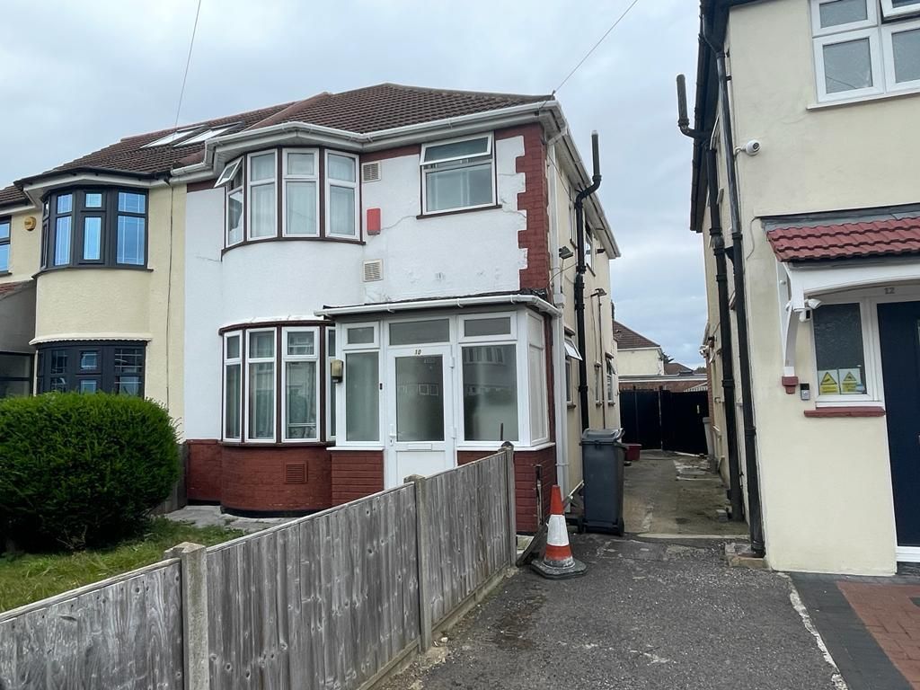 3 bed semidetached house for sale in Cardington Square, Hounslow