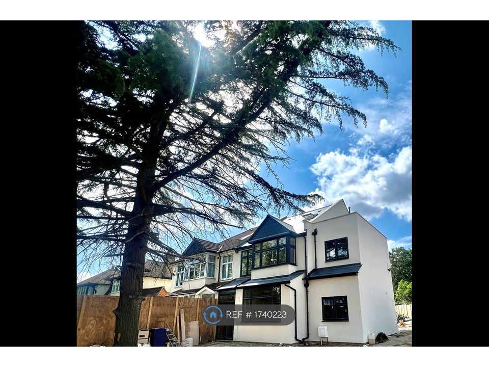 5 bed semidetached house to rent in Kent House Road, Beckenham BR3