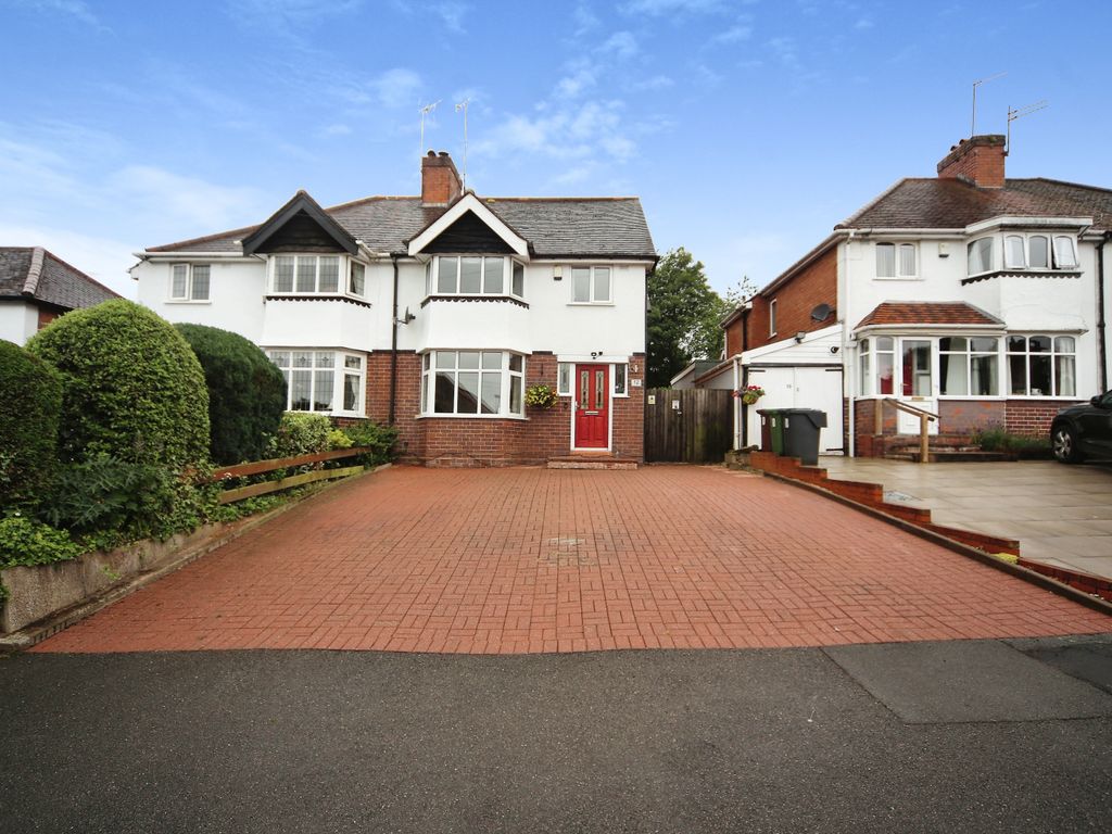 3 bed semidetached house for sale in Chestnut Drive, Cofton Hackett B45 Zoopla