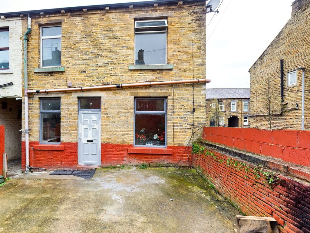 3 bed terraced house for sale in Pembroke Street, Bradford, West