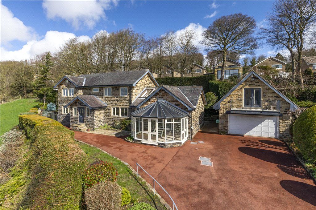 4 bed detached house for sale in Oakwood Drive, Bingley, West Yorkshire