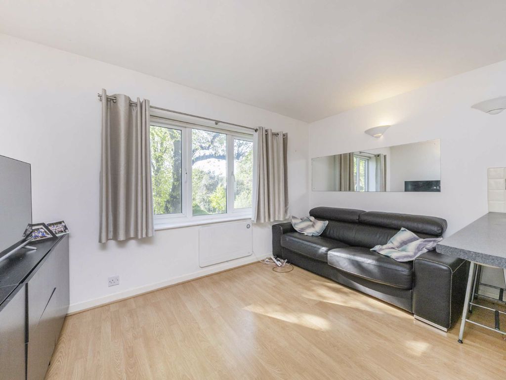 1 bed flat to rent in St. Benedicts Close, London SW17 Zoopla