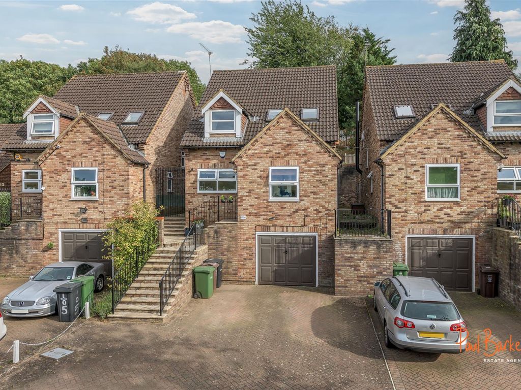 3 bed detached house for sale in Old Watford Road, Bricket Wood, St