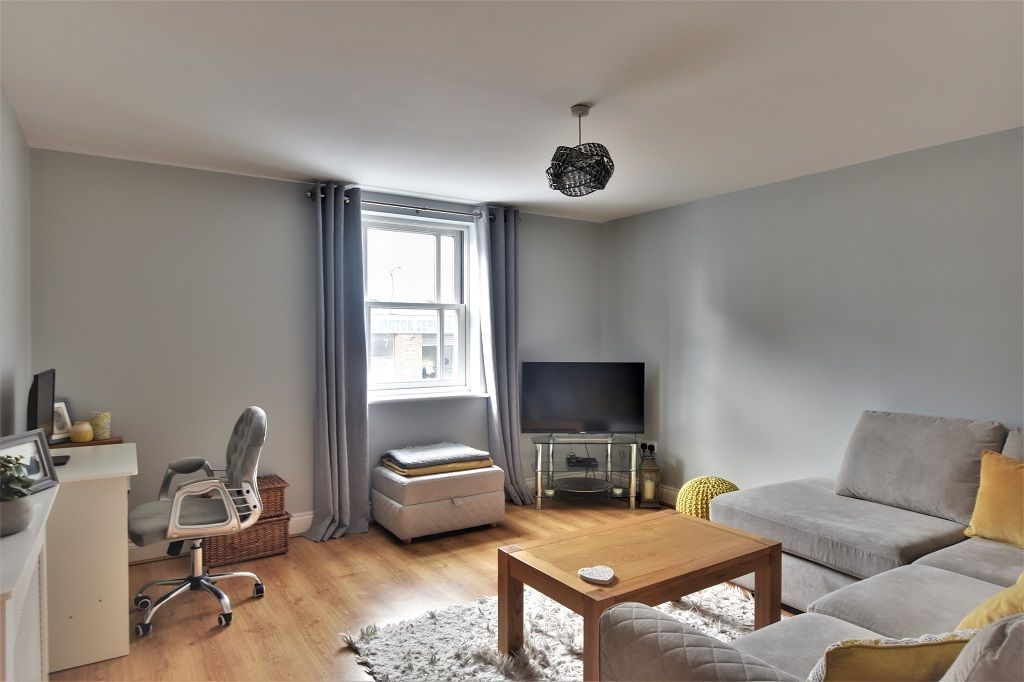 1 bed flat for sale in Haslers Place, Haslers Lane, Dunmow CM6, £