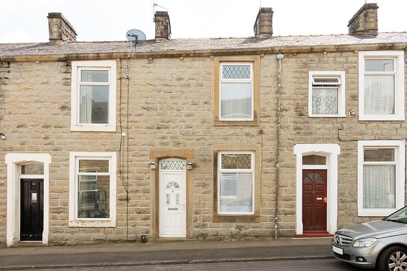2 bed terraced house to rent in Talbot Street, Rishton, Lancashire. BB1