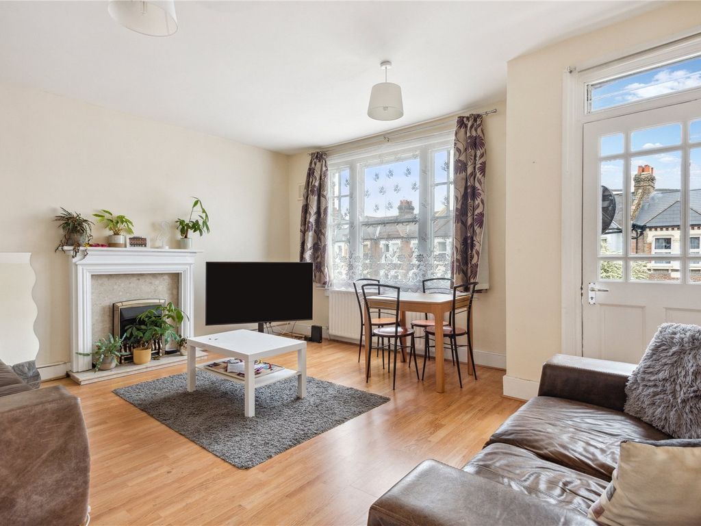 3 bed flat to rent in Cavendish Road, London SW12 Zoopla