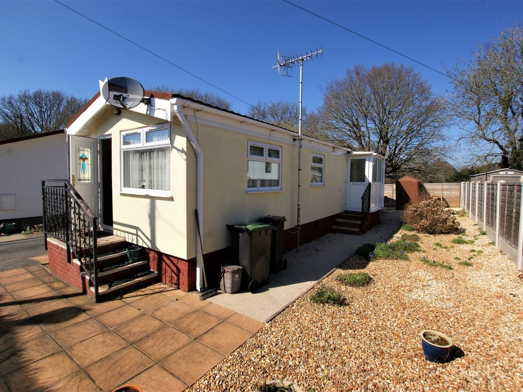 2 bed mobile/park home for sale in Waterloo Road, Corfe Mullen
