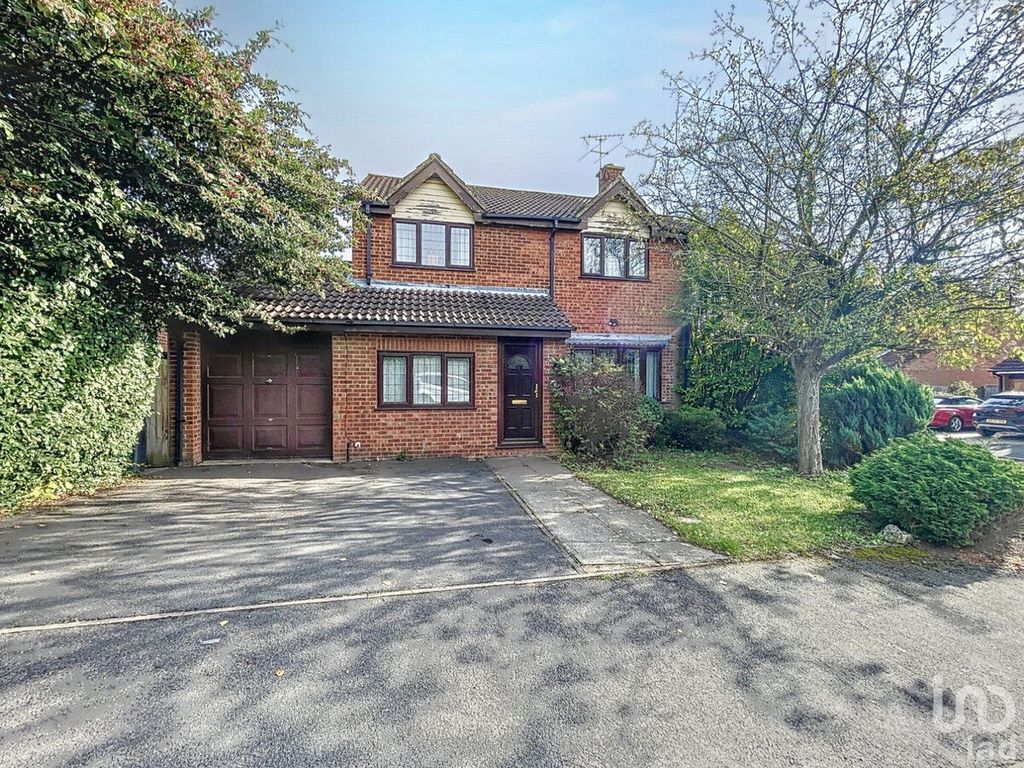 4 bed detached house for sale in Mayfield Park, Stortford CM23