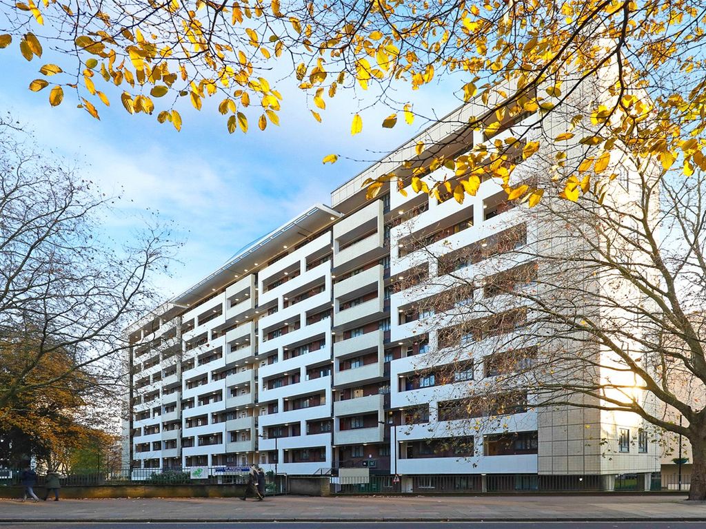 3 bed flat for sale in Hallfield Estate, Bayswater W2, £591,000 Zoopla