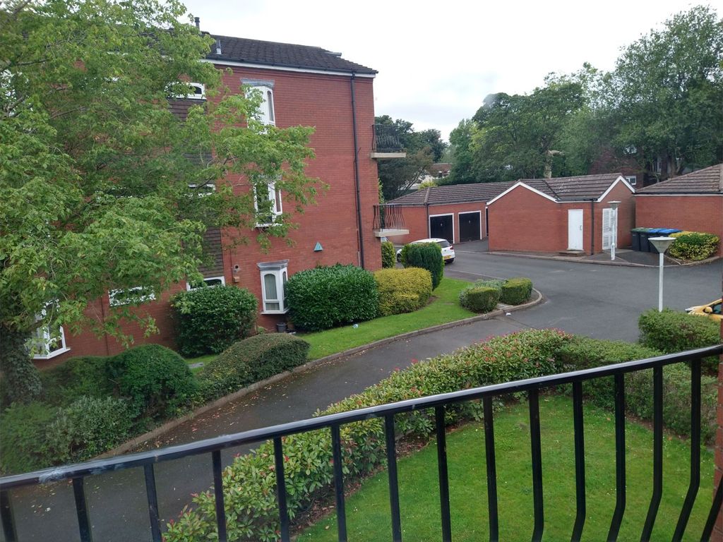 2 bed flat for sale in 196 Harborne Park Road, Birmingham B17, £215,000