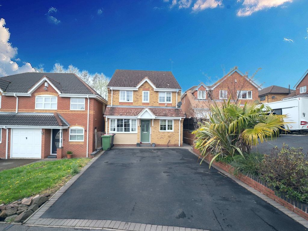 3 bed detached house for sale in Hillside, Hartshill CV10, £310,000