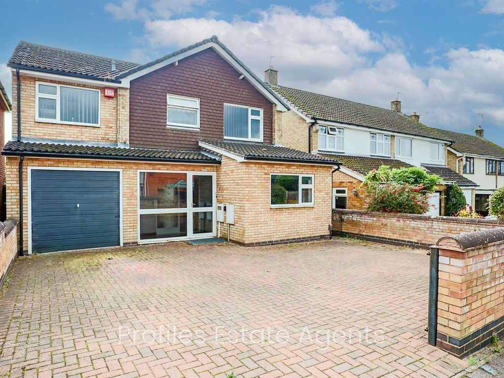 5 bed detached house for sale in Browning Drive, Hinckley LE10, £