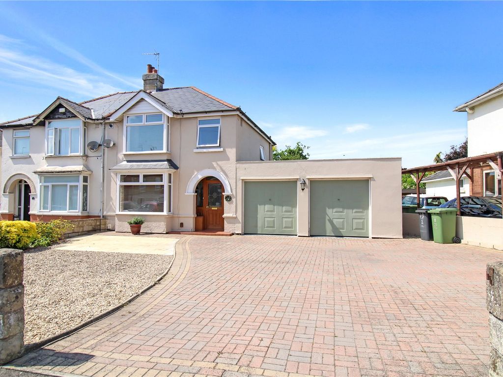 3 bed semidetached house for sale in Beechcroft Road, Swindon