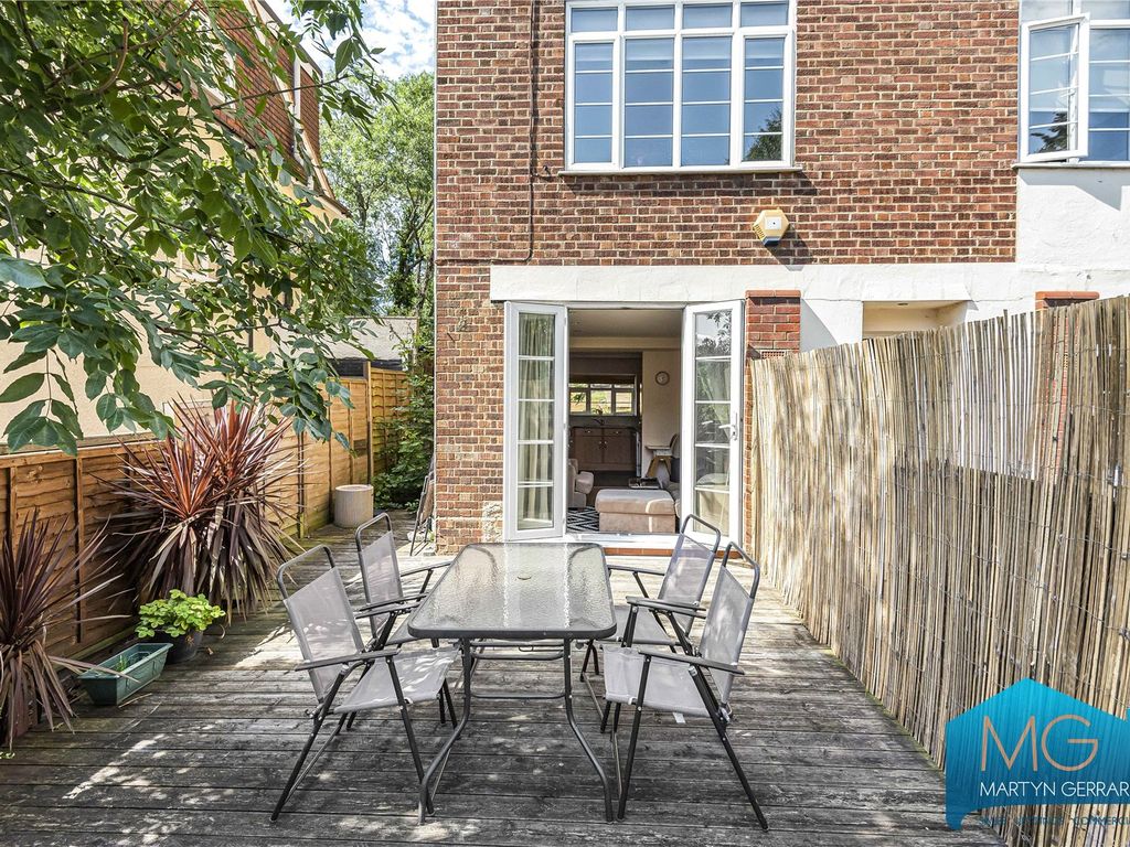 2 bed flat for sale in Muswell Hill Place, Muswell Hill, London N10, £