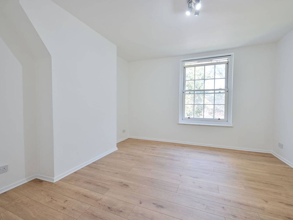 1 bed flat for sale in Lambeth Walk, Kennington, London SE11, £380,000