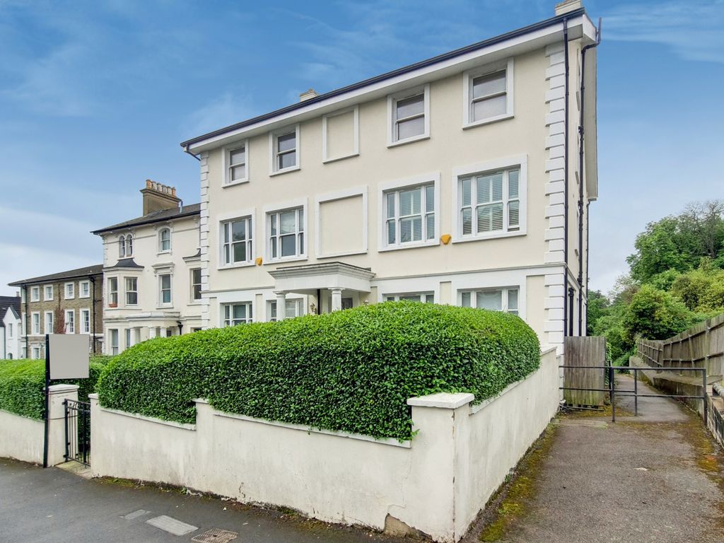 3 bed flat to rent in Belvedere Road, Crystal Palace, London, Greater