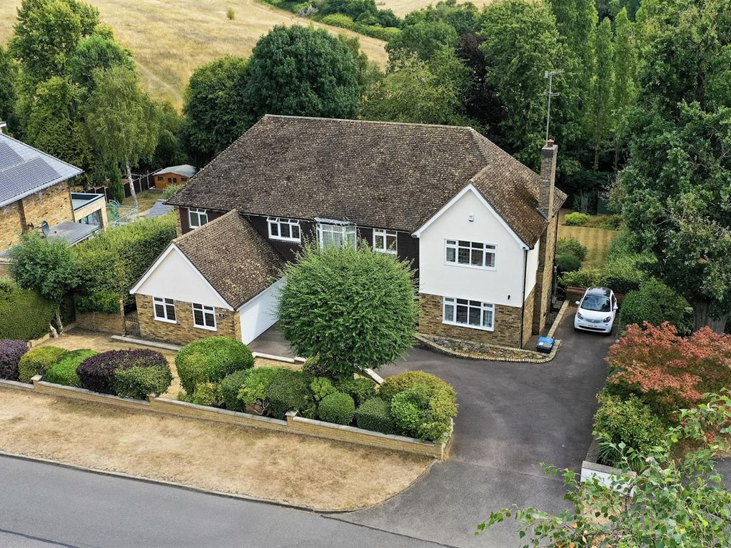 5 bed detached house for sale in Silverthorn Drive, Longdean Park