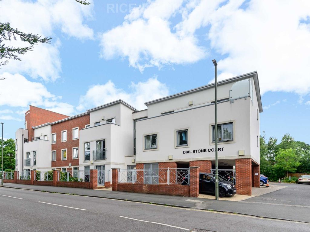 2 bed flat for sale in Oatlands Avenue, Weybridge KT13 Zoopla