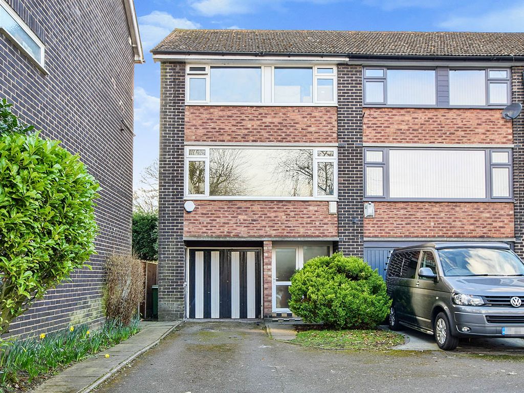 4 bed end terrace house to rent in Derbyshire Road, Sale, Greater