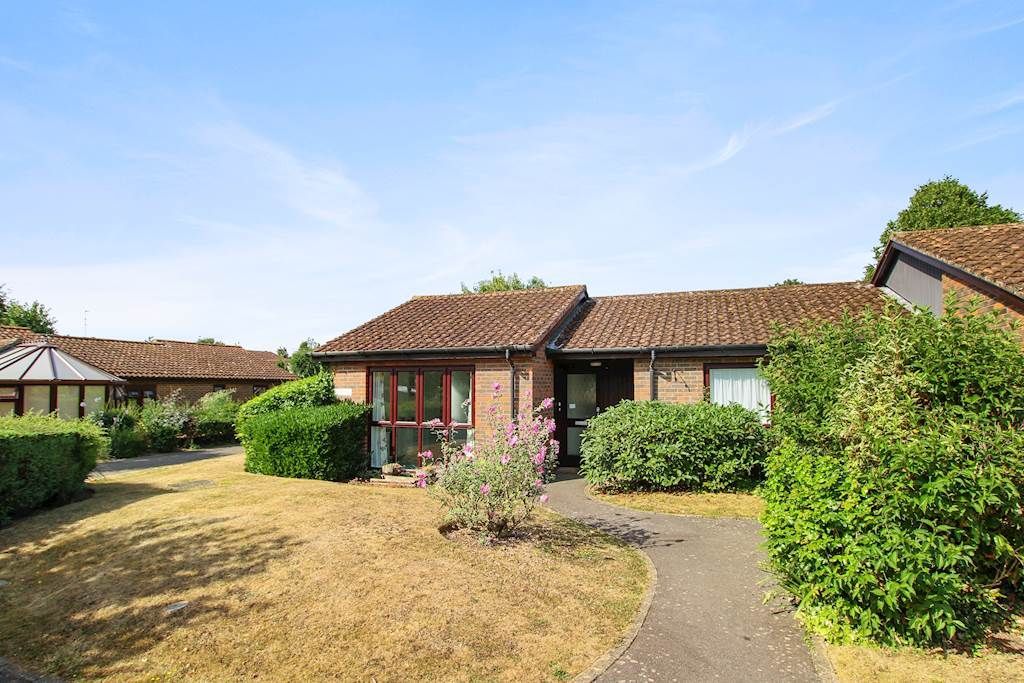 2 bed bungalow for sale in Furniss Court, Elmbridge Village, Cranleigh