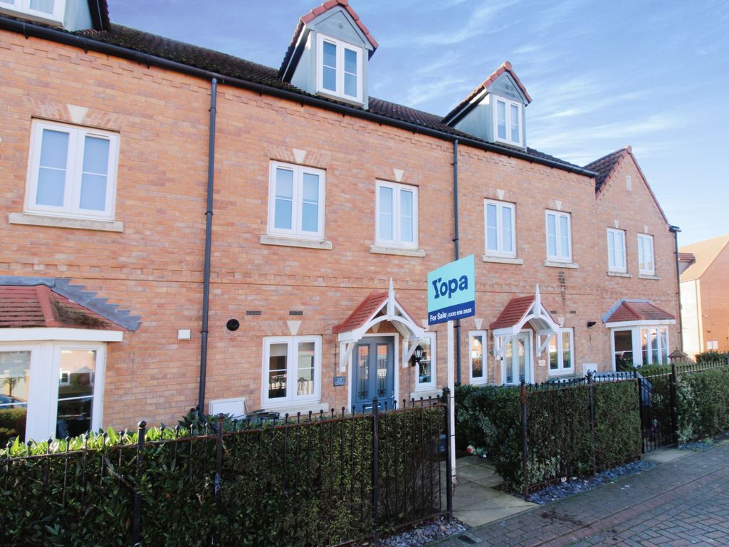 3 bed terraced house for sale in Goldfinch Court, WathUponDearne