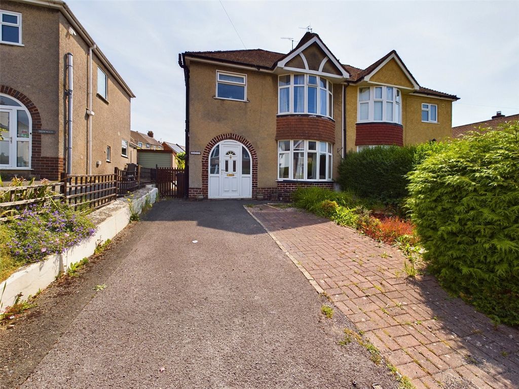 3 bed semidetached house for sale in Downfield, Stroud