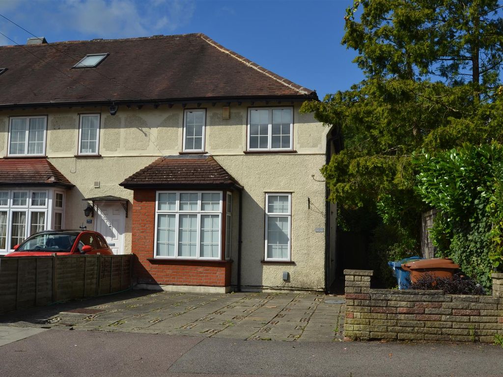 3 bed semidetached house to rent in Elm Park, Stanmore HA7, £2,150 pcm