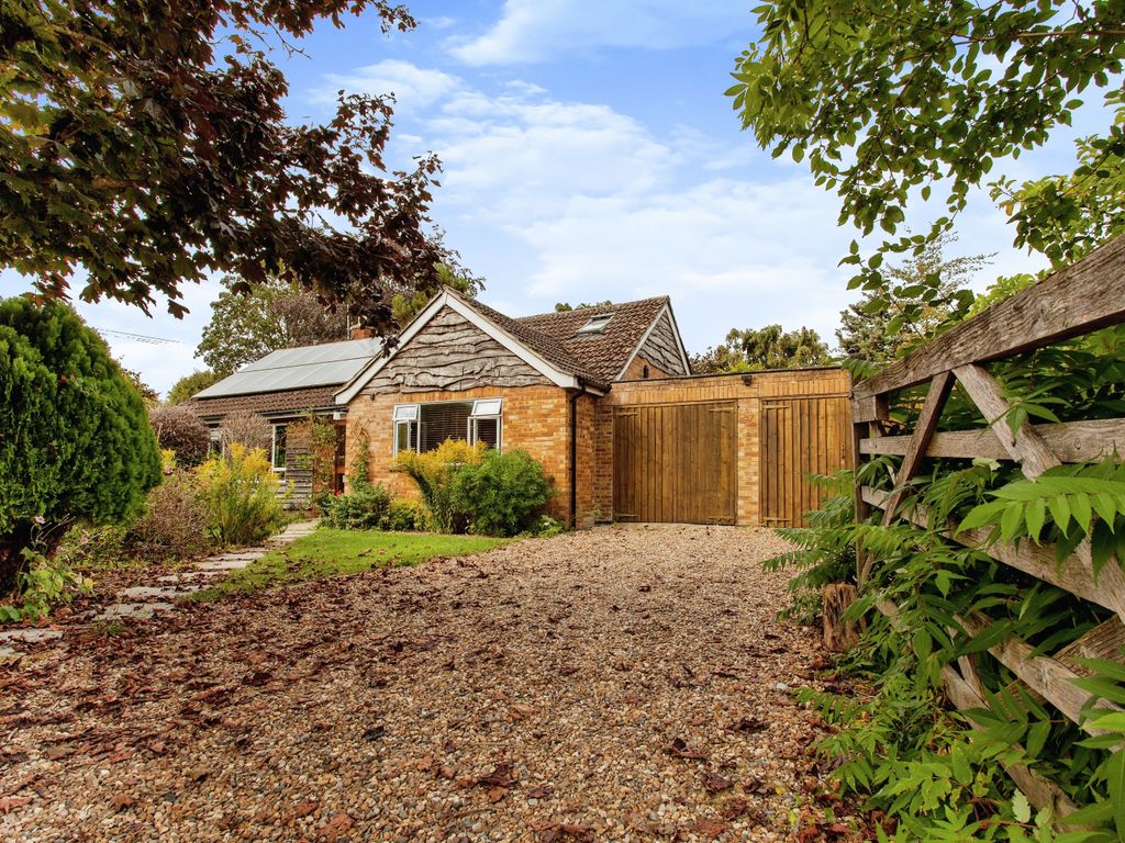 3 bed detached house for sale in Bar Lane, Stapleford, Cambridge