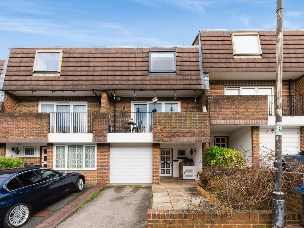 3 bed terraced house for sale in Heights Close, London SW20 Zoopla
