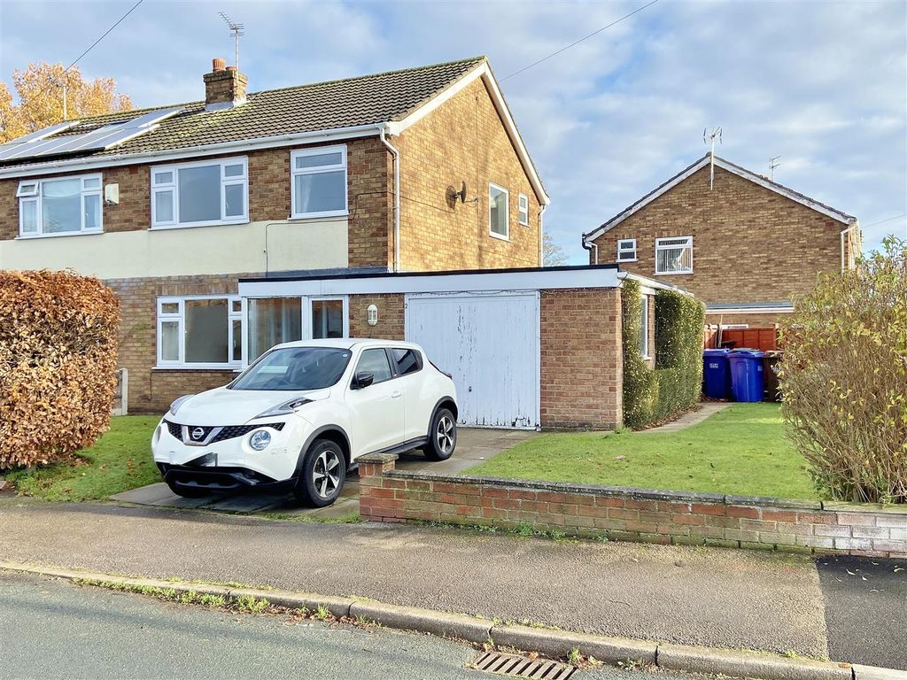 3 bed semidetached house to rent in Moss Green Lane, Brayton, Selby