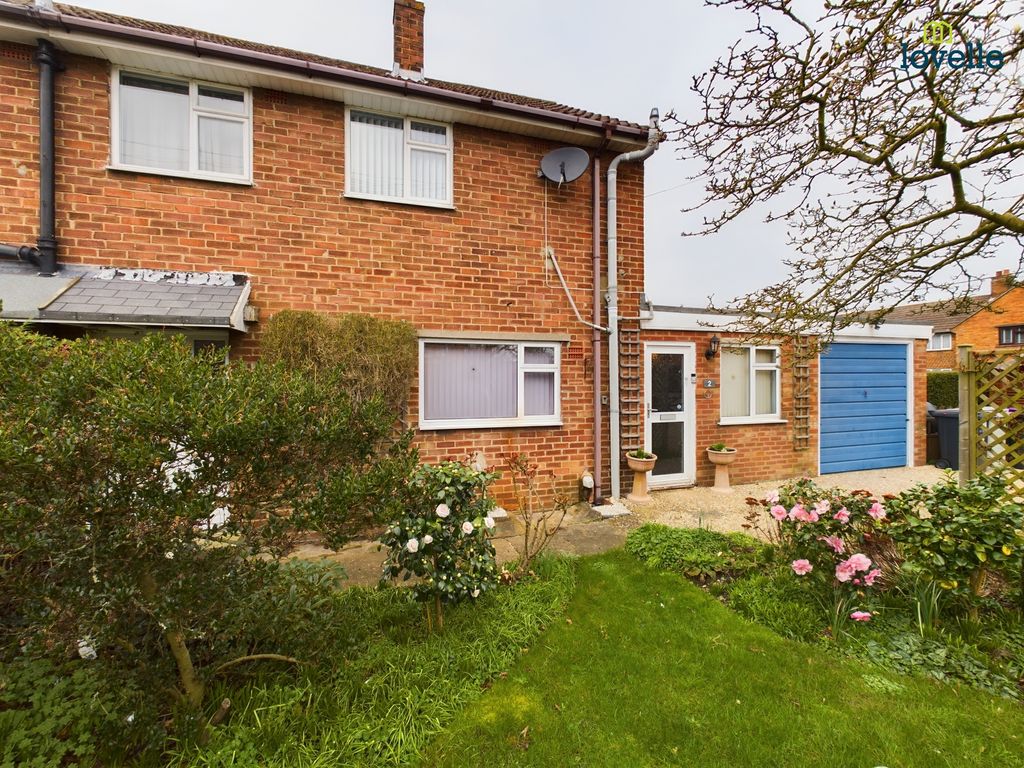 3 bed semidetached house for sale in Hansards Drive, Wragby LN8, £