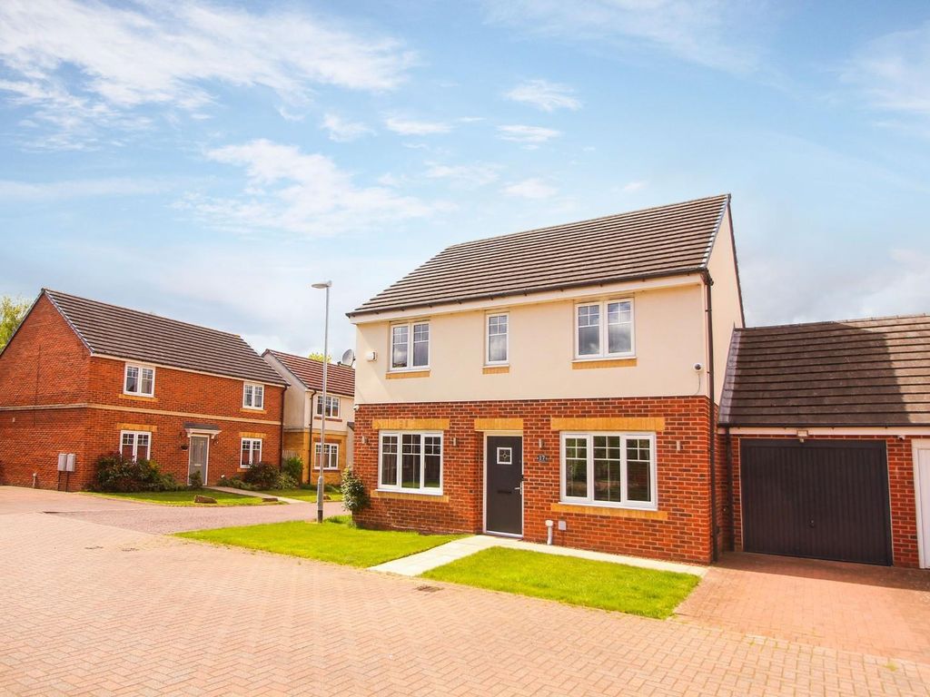 4 bed linkdetached house for sale in Spencers View, BlaydonOnTyne