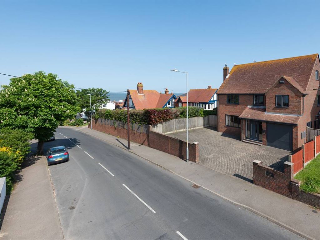 5 bed detached house for sale in Beltinge Road, Herne Bay CT6, £600,000