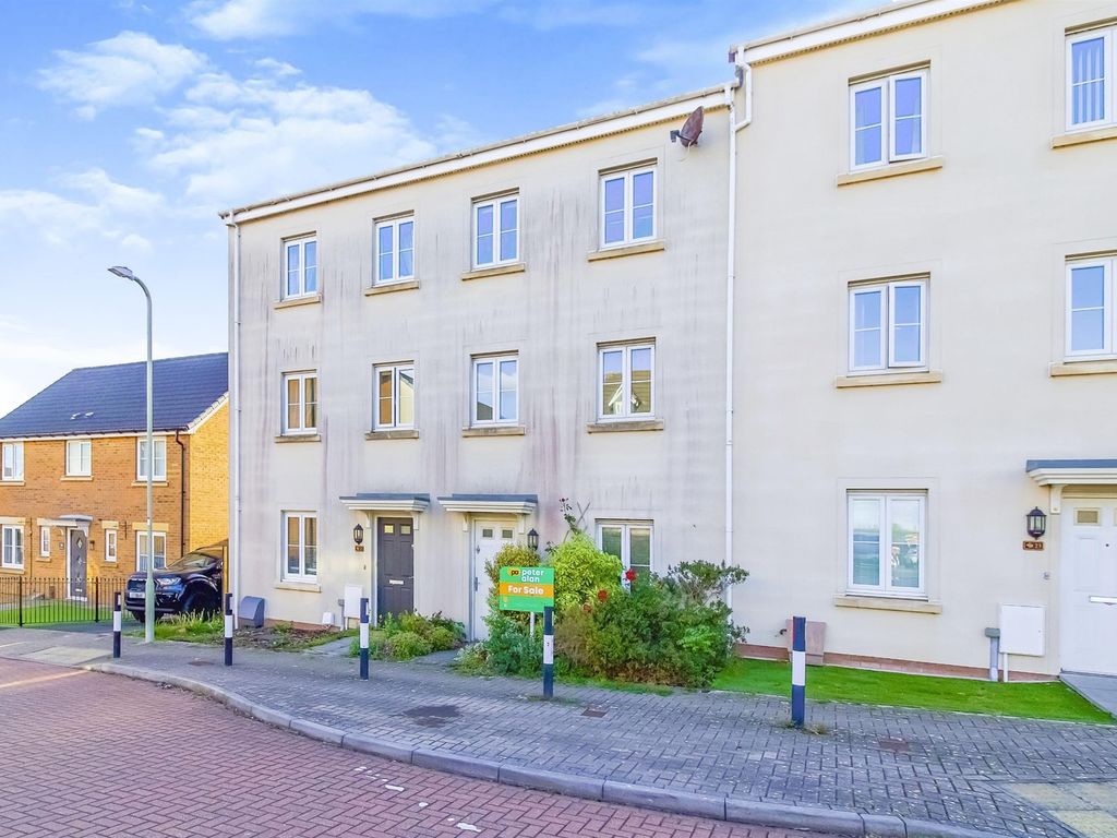 4 bed town house for sale in Plorin Road, North Cornelly, Bridgend CF33