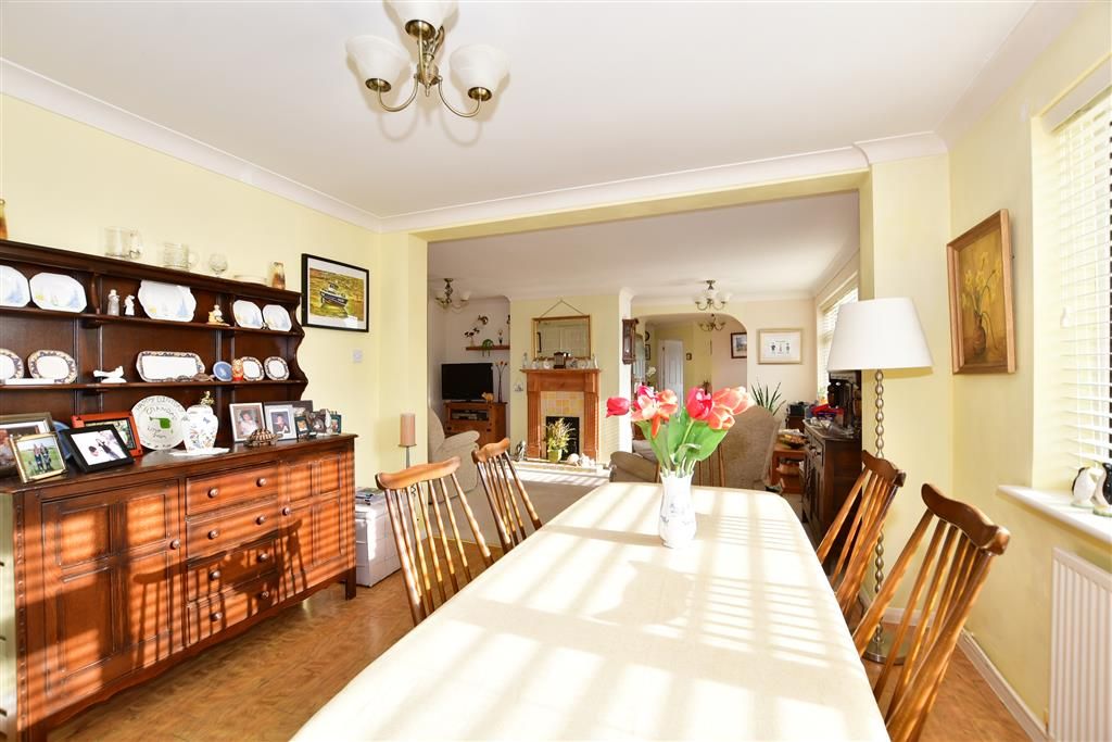 3 bed detached bungalow for sale in Shepherds Walk, Hythe, Kent CT21, £