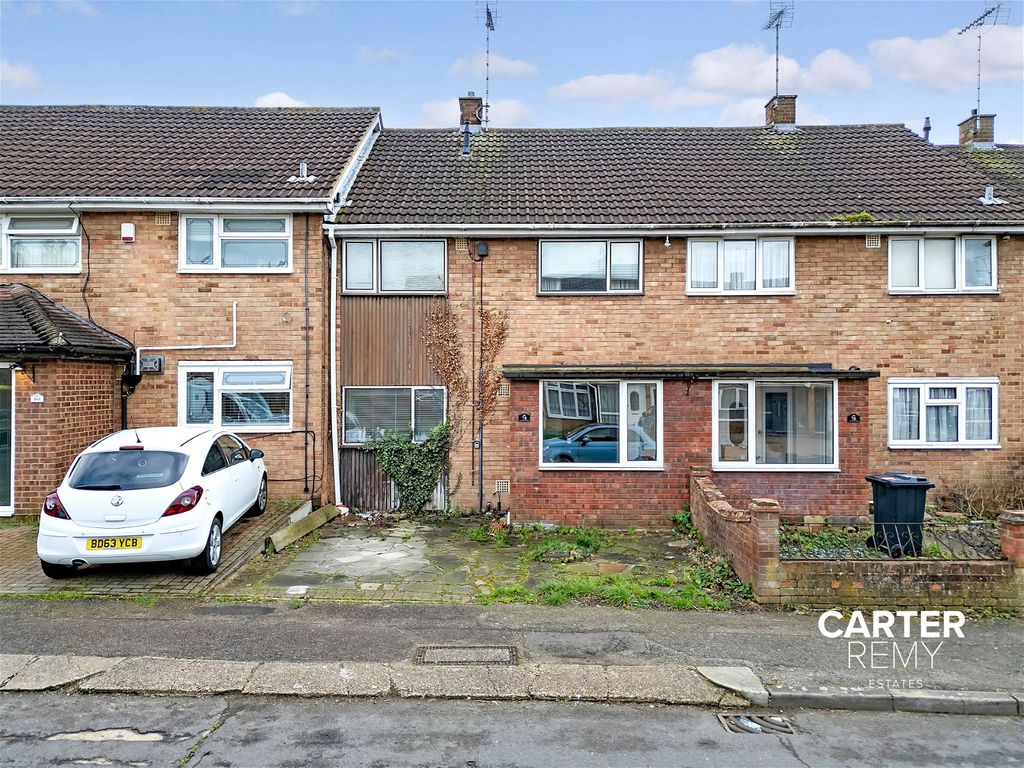 3 bed terraced house for sale in Methersgate, Basildon SS14, £270,000